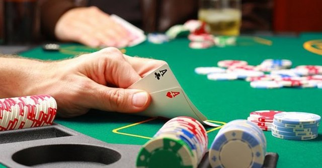Xác nhận quyền đặt cược trong game Poker