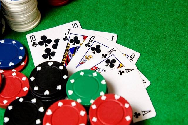 Phân biệt chất bài Poker trước khi tham gia giải trí