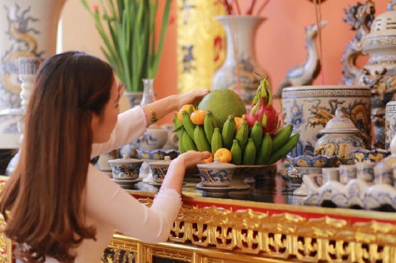 Giải đen bằng thờ cúng tổ tiên